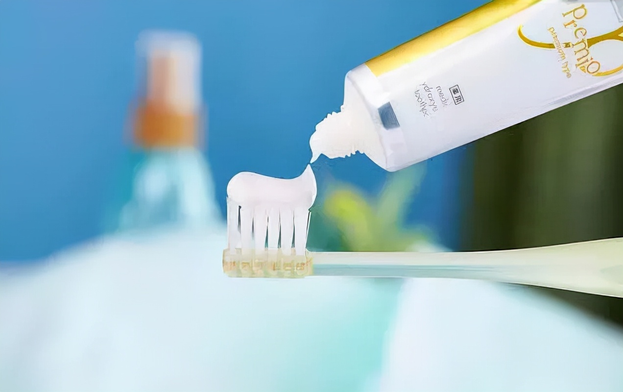 白墙有黑霉点怎么去除,白墙钉子洞怎么去除