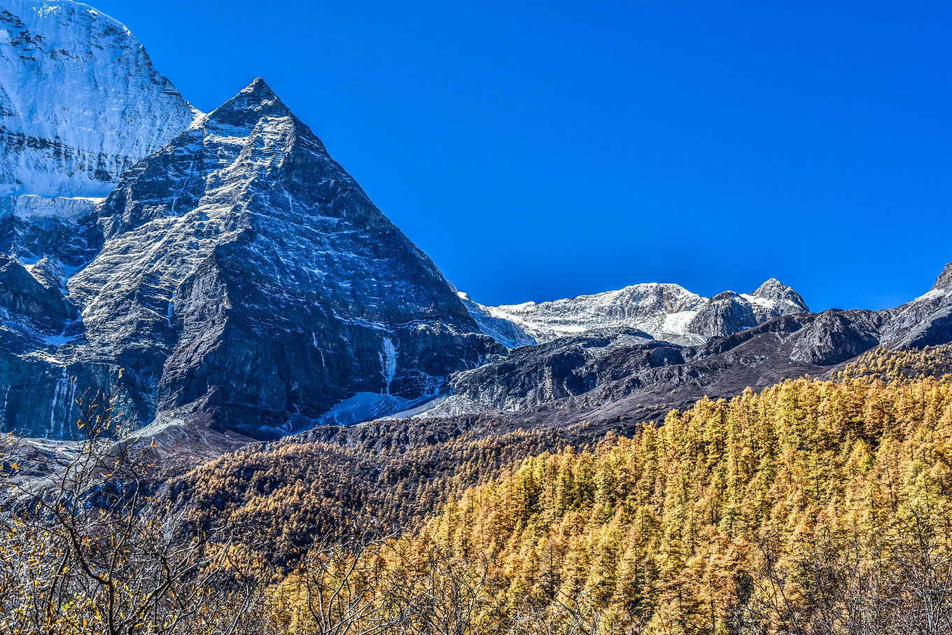 四川甘孜的亚丁稻城,四川稻城亚丁蓝色星球上的净土