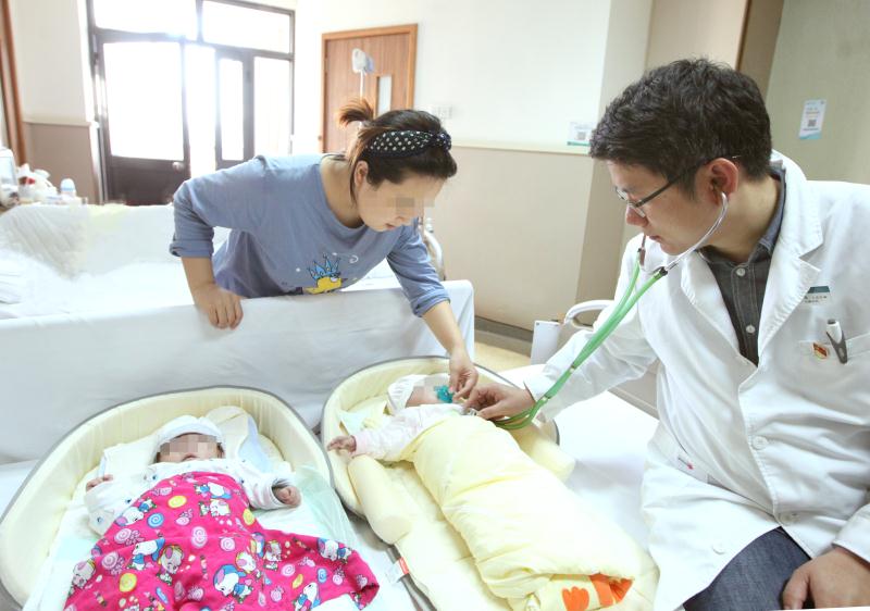 婴儿刚出生就患上非常罕见的病,治愈罕见病宝宝