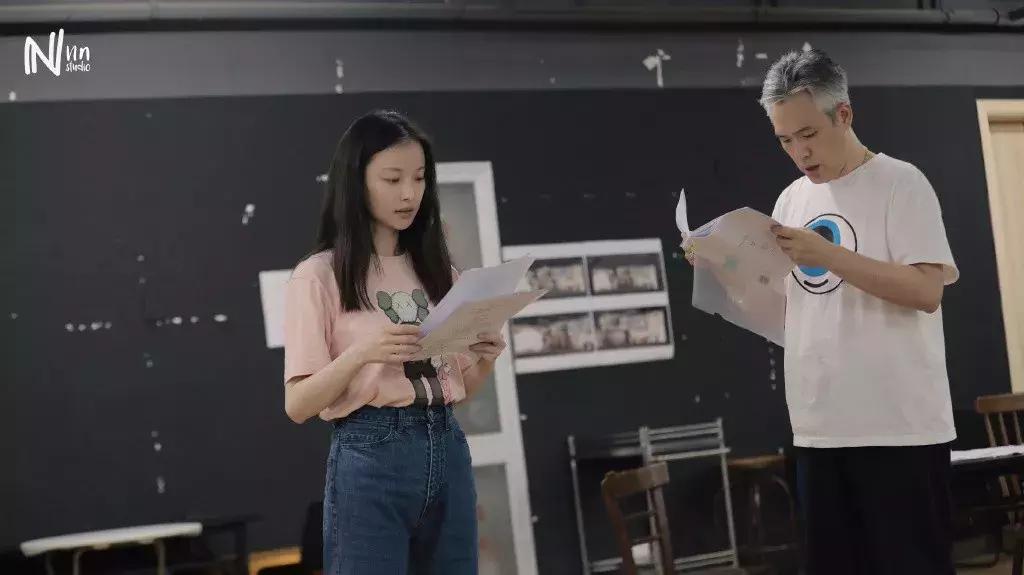 优衣库kaws联名连帽卫衣,优衣库联名kawst恤