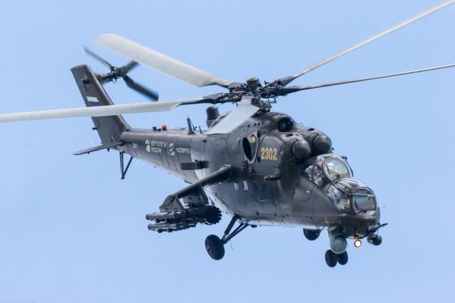 俄军雌鹿攻击直升机,俄军大炮准确击中目标