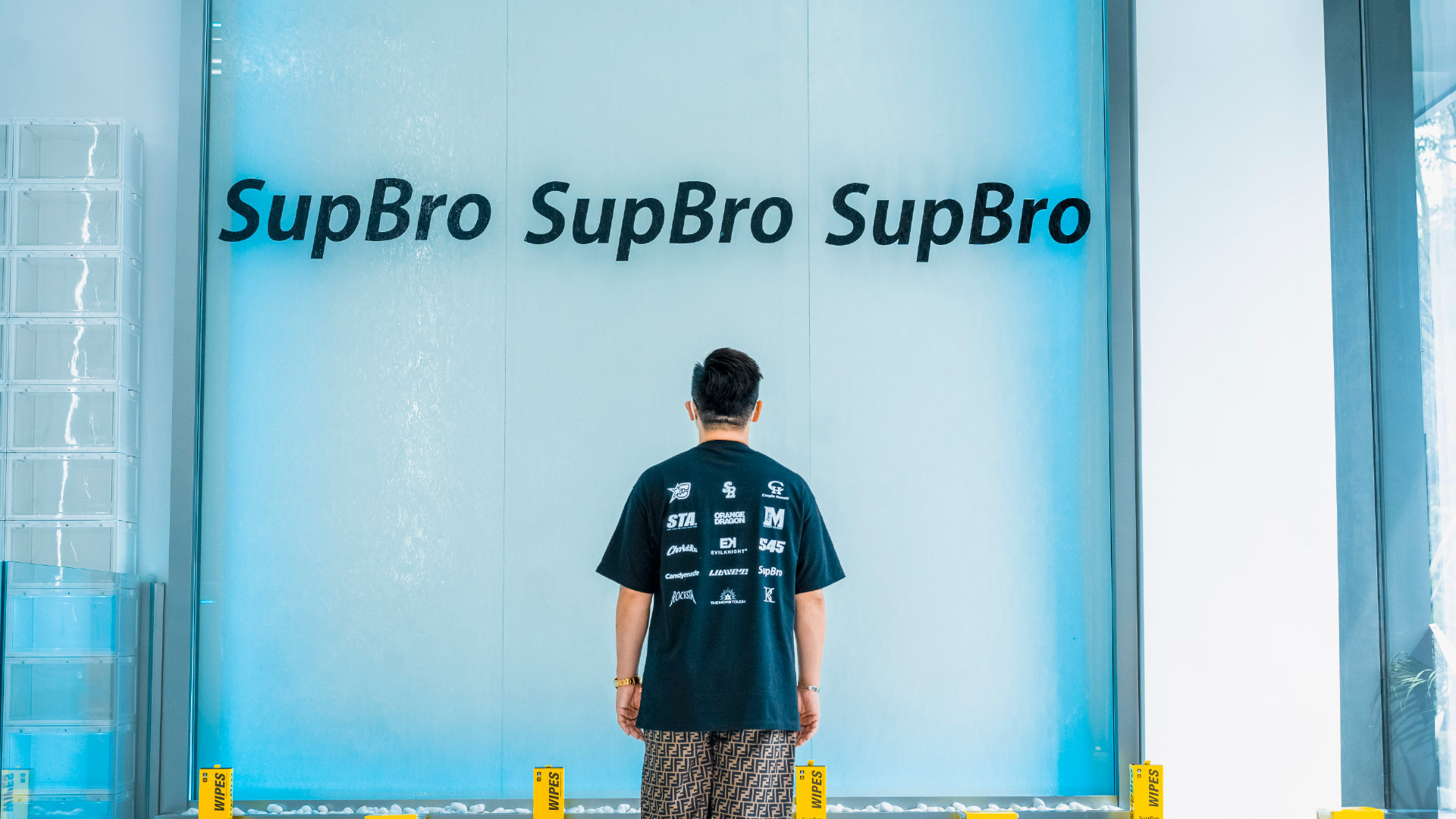 又快又好的科幻风酷炫洗鞋体验，全新门店成潮人聚集地