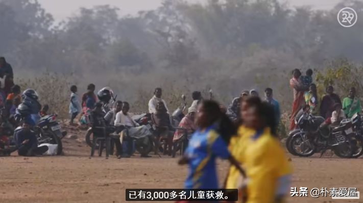 残酷真相：你包里的高光眼影，是无数4岁孩子拿命换的