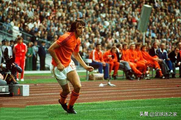 荷兰足球史上五大边锋巨星,世界足坛边锋排名