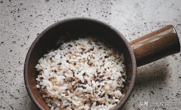 韩国正宗三文鱼拌饭,教你做家庭版三文鱼饭