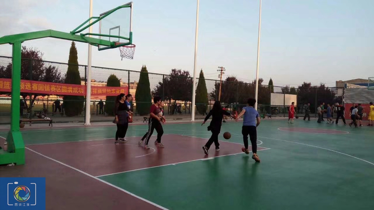 我,8岁时成为小县城女篮主力,5年后解散,34年后再见我们都老了