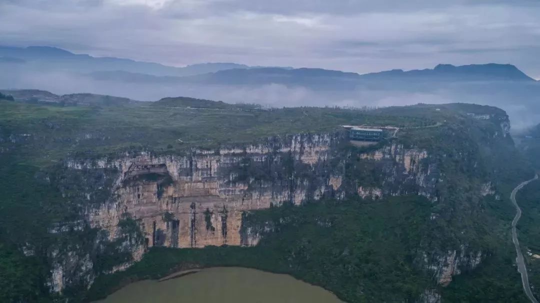 孤独的建筑物,孤独的建筑金湾