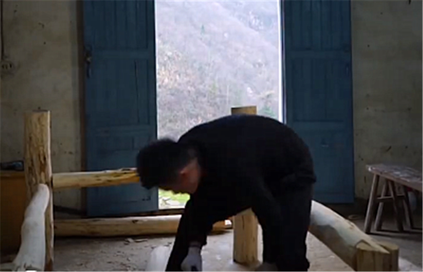 破房子改造成公主房,哥哥给妹妹改造旧房子