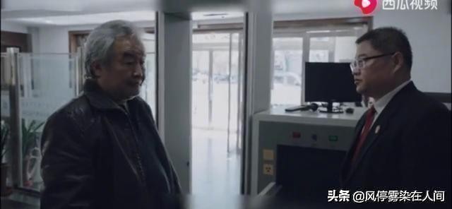 感慨穷困潦倒老人去世,破产的老年人