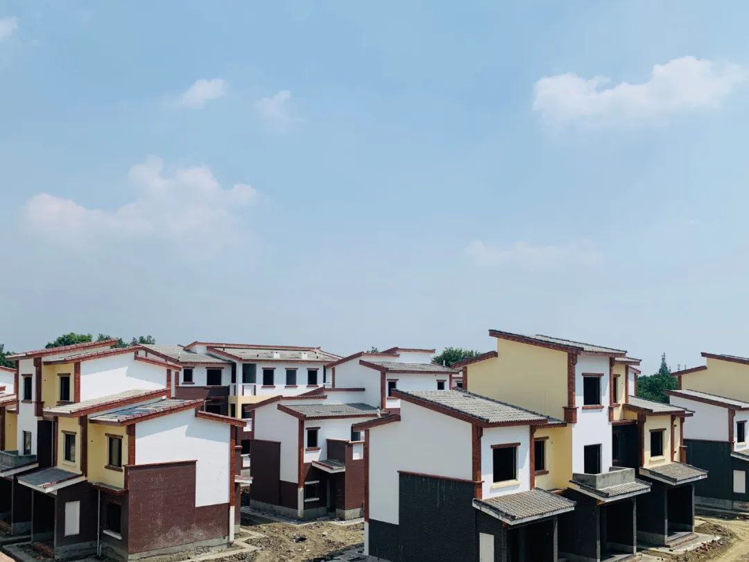 现在新建的小别墅,即将全面完工的别墅