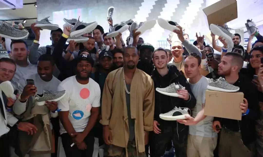 这双丑鞋一年狂赚40亿,这双“丑”鞋一年赚40亿