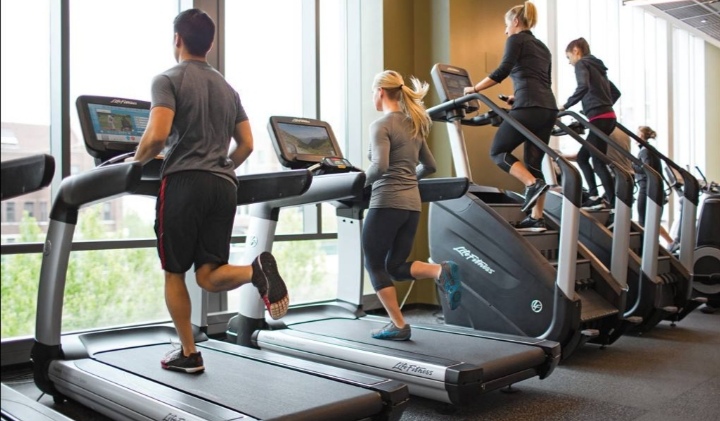 用跑步机减肥你做的对吗？正确跑步姿势，减脂计划，听老胡聊聊