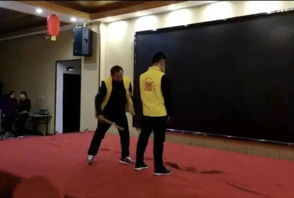 用体罚、殴打“治疗”抑郁症的游学营，把一群孩子逼到自杀了