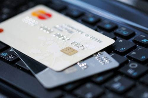 信用卡最低还款和借呗利息哪个高,信用卡全额还款跟借呗哪个利息低