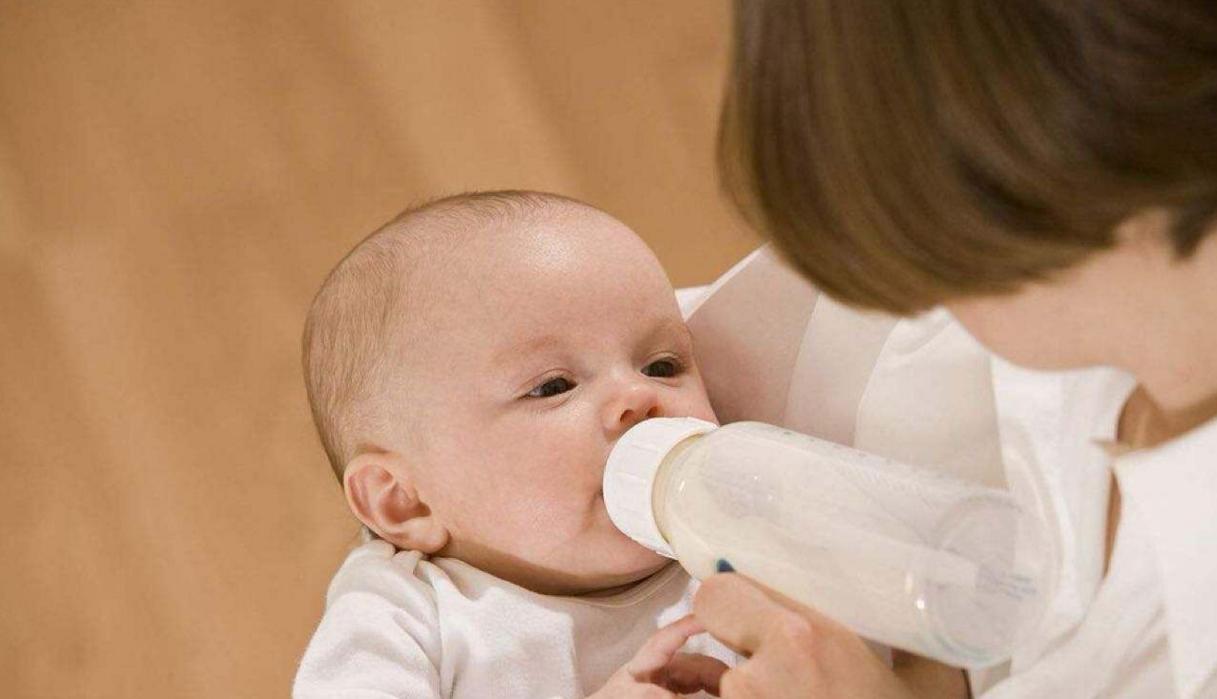 宝宝对奶粉过敏要查什么,宝宝对牛奶过敏妈妈应该注意什么