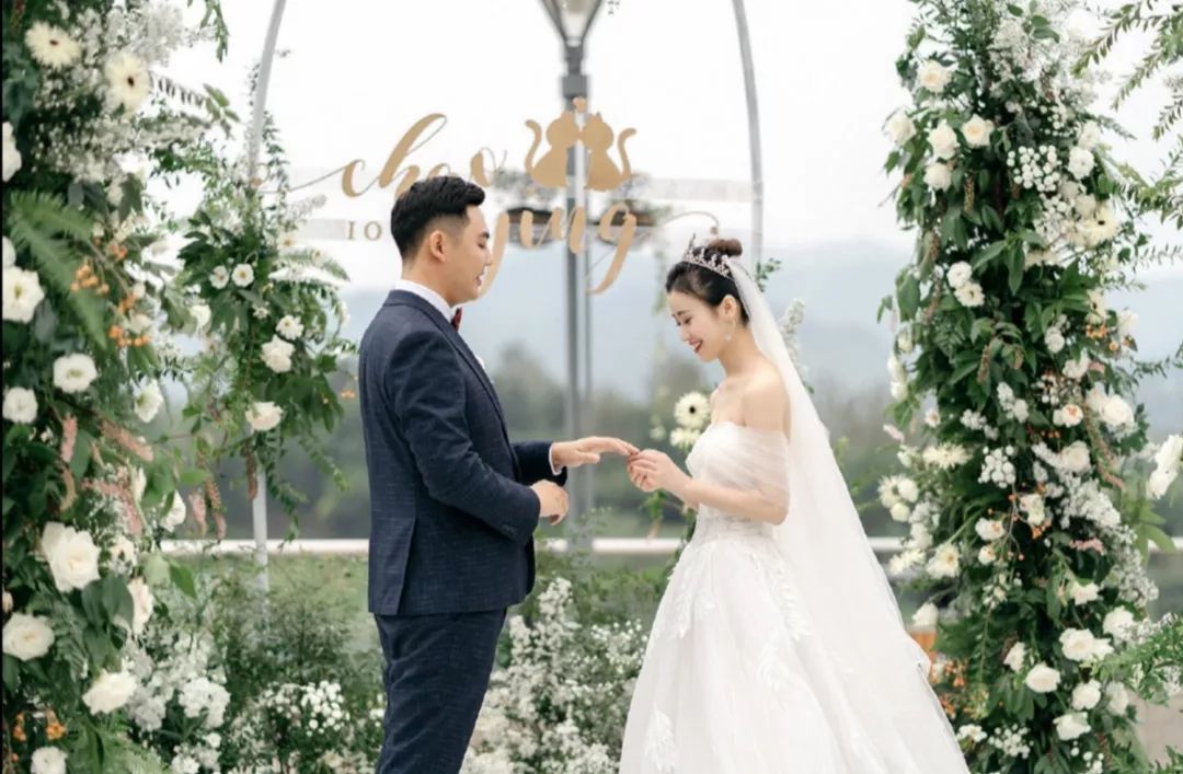 新郎姐姐致辞发言稿,婚礼新郎简单致辞30秒