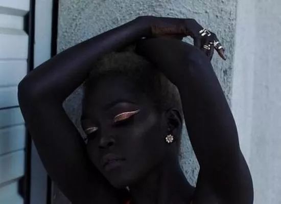 世界最黑的女模特,史上最黑的女模特