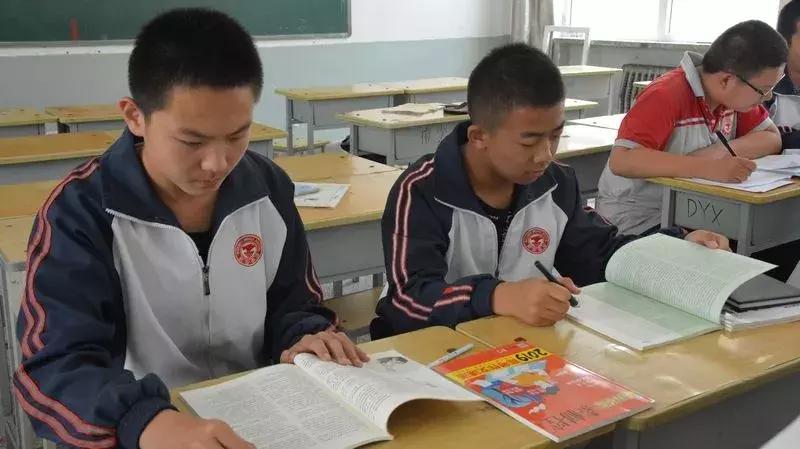 公益助学助梦起航,公益助学筑梦起航视频