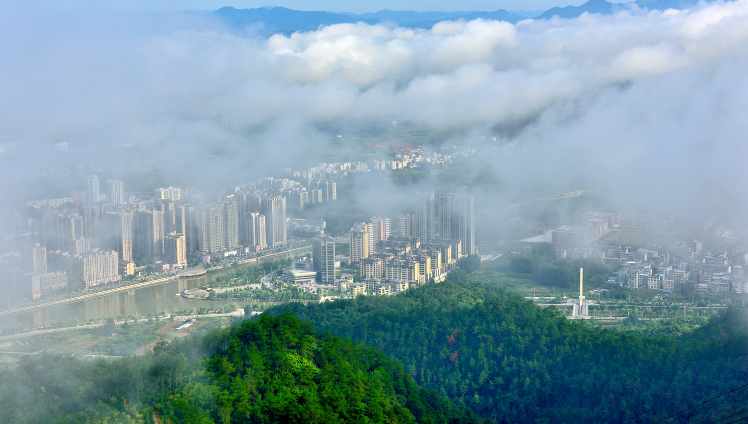 郧西七夕广场夜景牛郎织女,天上七夕人间郧西