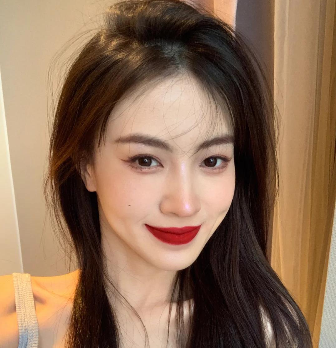 化妆初学者应买的化妆品套装,新手化妆必备化妆品一整套