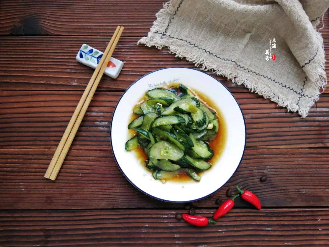 入秋口，别急着“贴秋膘”，天气干燥宜润燥，多吃这三个蔬菜好