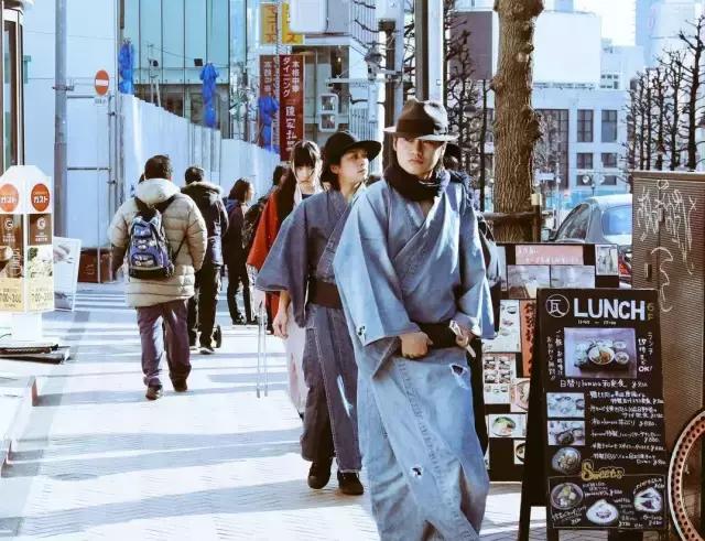 日本街头捡垃圾,日本人街头捡垃圾