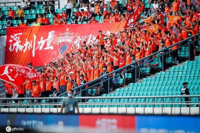 球迷集体有节奏骂裁判是哪场比赛,球场上骂裁判原声