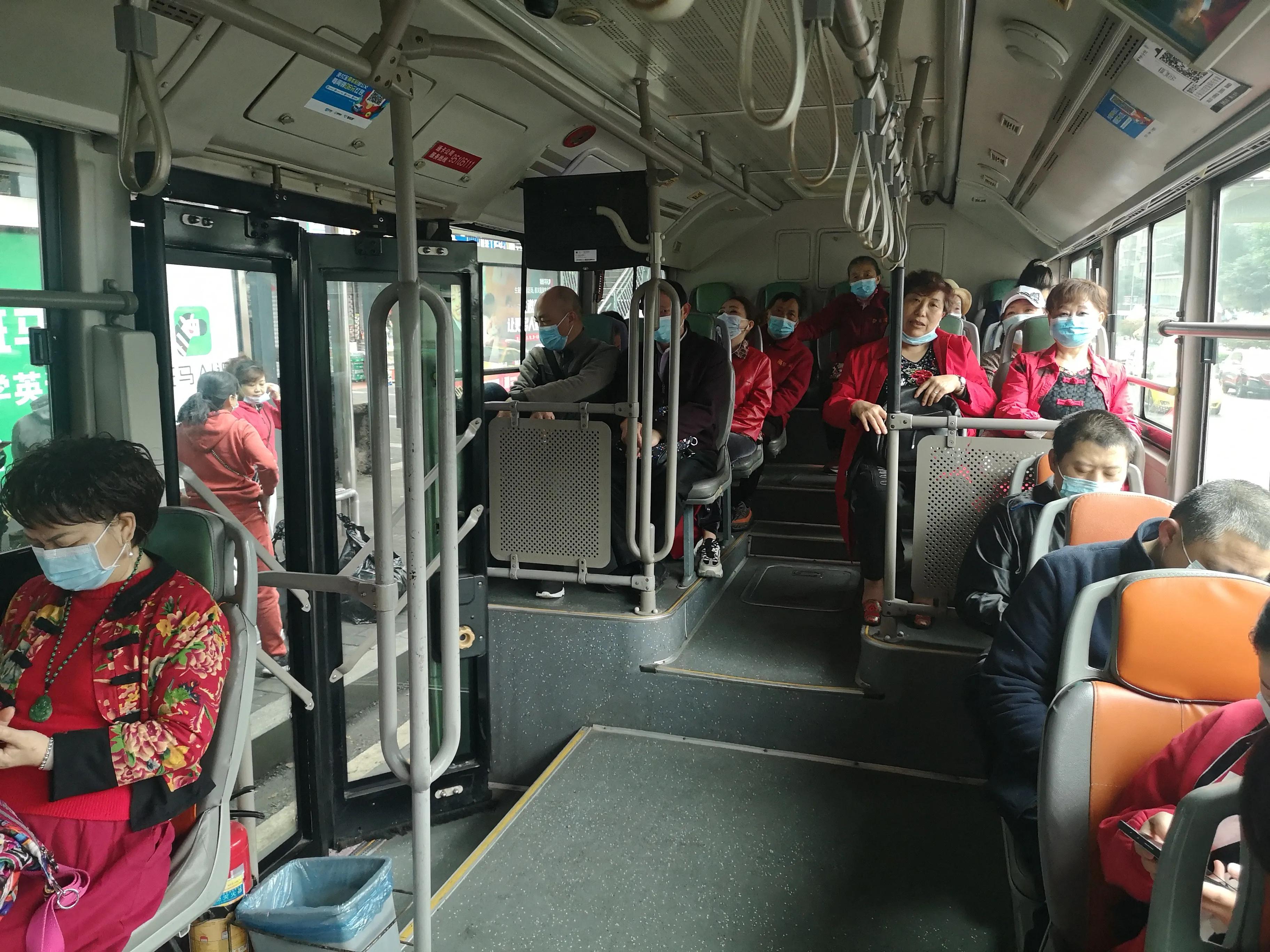 春游和姐妹踏青,春游踏青姐妹拍照