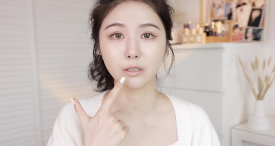 薄唇素颜怎么涂口红,厚唇涂口红日常妆