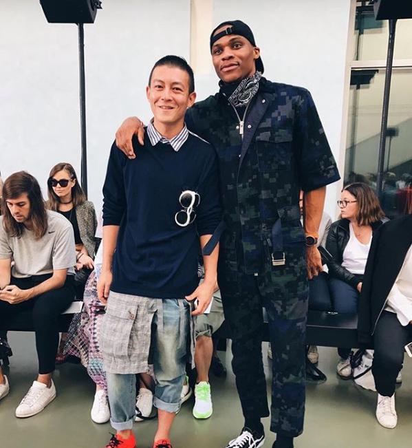 何穗童蕾,何穗跟张韶涵合影