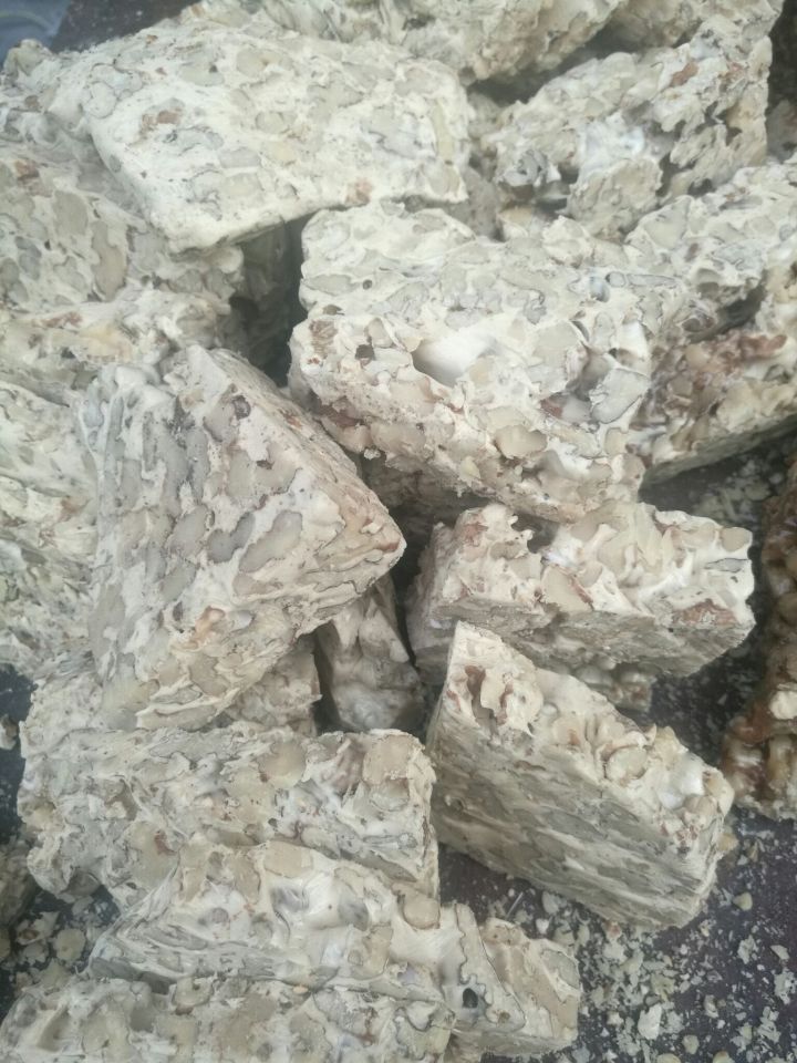 路边切糕为何这么贵,切糕为什么这么贵呢