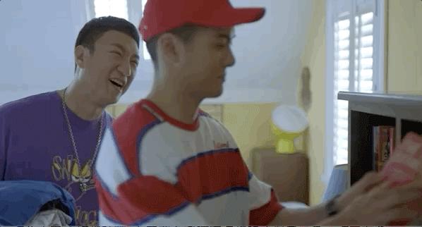 孙红雷被批浮夸,引留学生*攻围**的《带着爸爸去留学》真的尴尬吗?