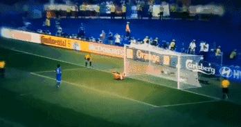 精准长传和低空传球,皮尔洛销魂长传