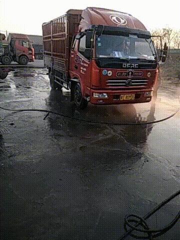 爱自由爱运输赵国永与多利卡飞驰在路上