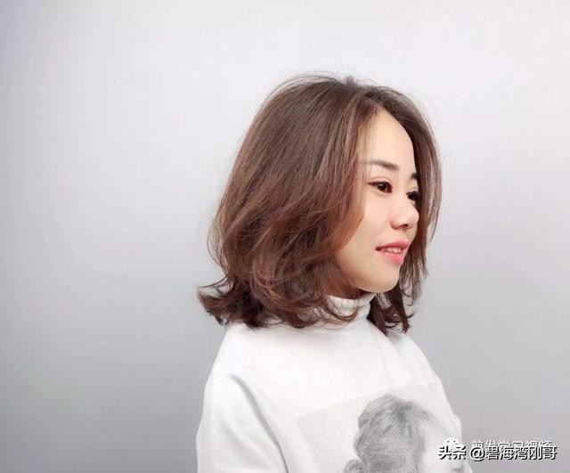 2020年最流行的发型气垫烫锁骨发,2020年最流行烫的锁骨发型