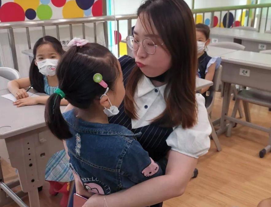 老师抓拍的学生搞怪瞬间,老师抓拍搞怪学生