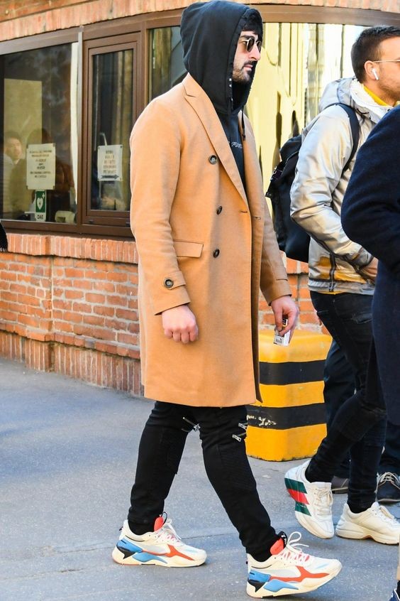 咖色大衣搭配什么颜色连帽卫衣,黑色风衣内搭带帽卫衣搭配