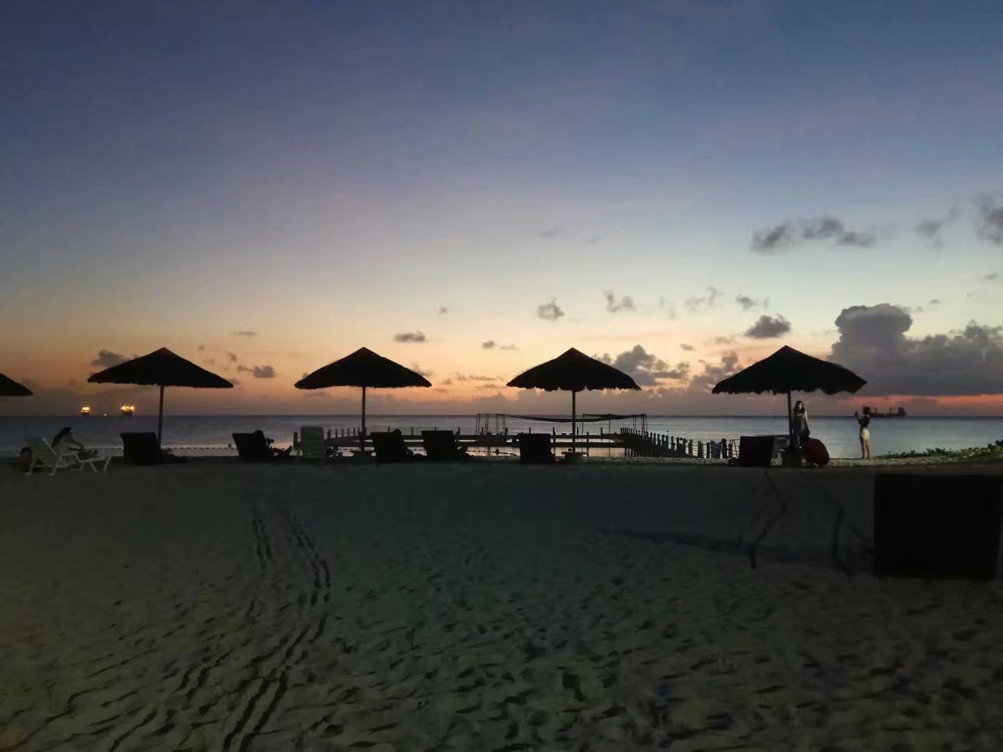 开着fj酷路泽旅行,开着房车环岛游