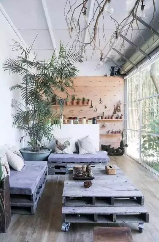 深山老林自建豪华木屋隐居生活,90后小情侣隐居深山建别墅仅花6万