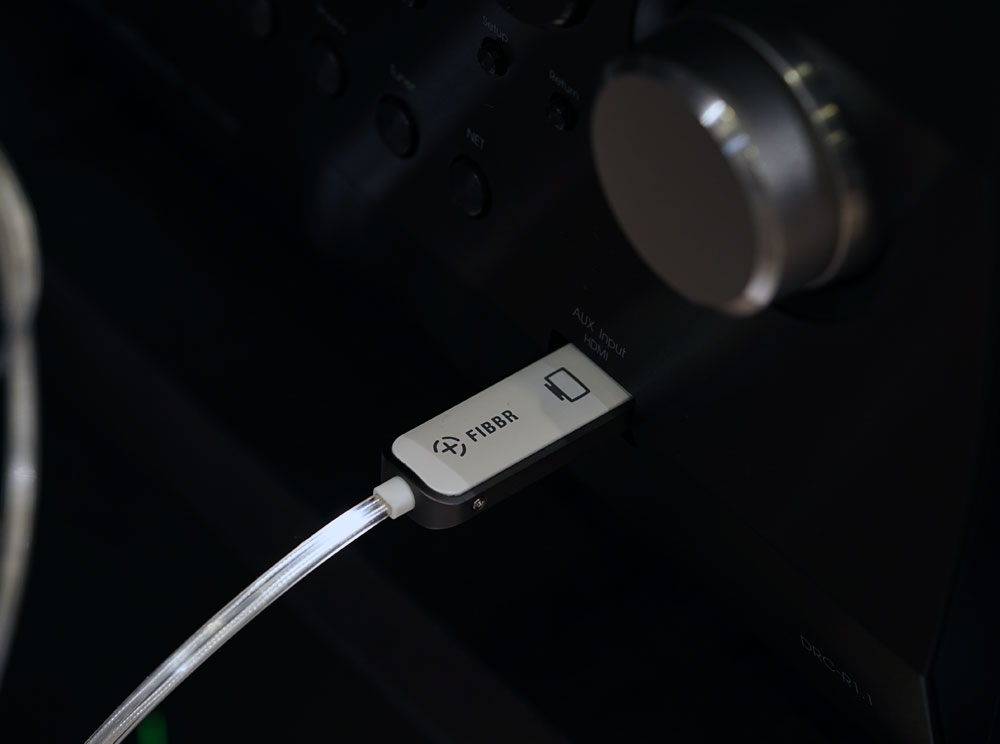 没埋线也能玩家庭影院！FIBBRCrystal系列光纤HDMI线试用报告