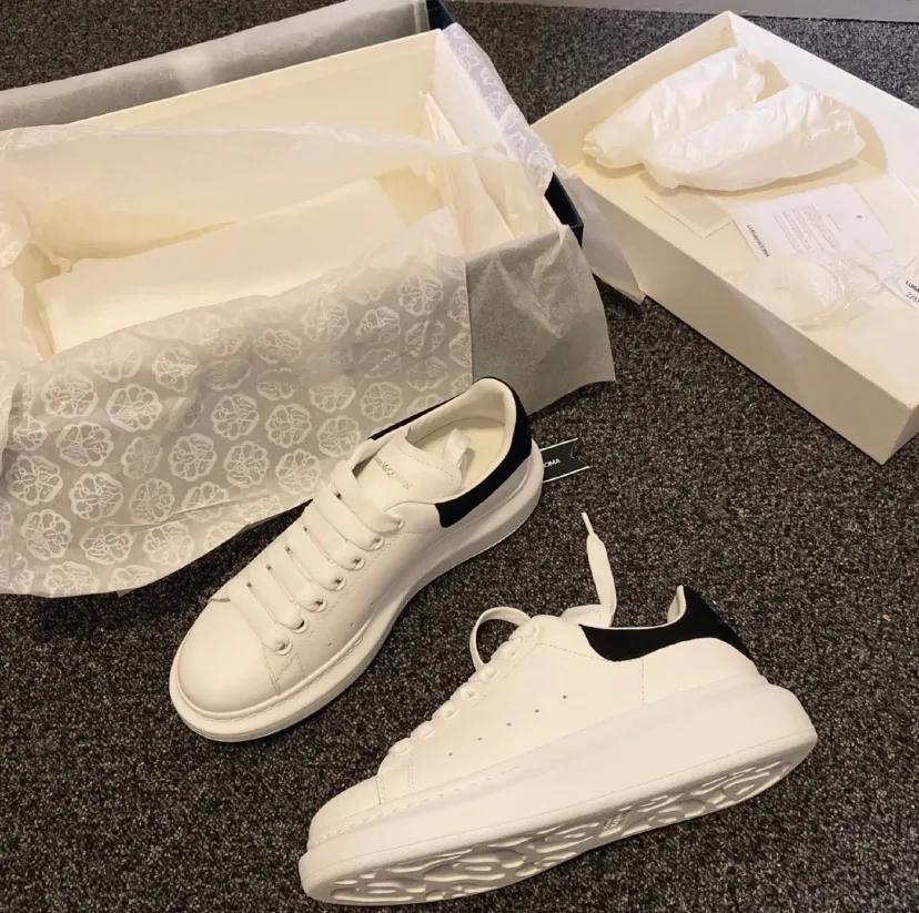 小白鞋烂大街是你没遇到这些款式,小白鞋问什么那么难穿