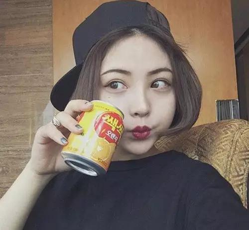 短发圆脸2022年最流行的发型中分,圆脸中分齐肩短发女生编发简单