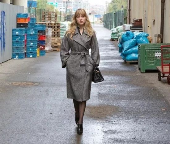 prada普拉达300元,prada旗下鞋子