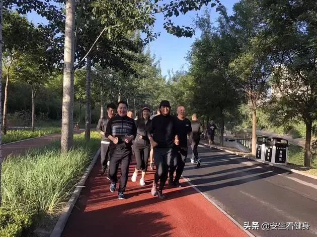 哪些明星跑马拉松,跑马的明星