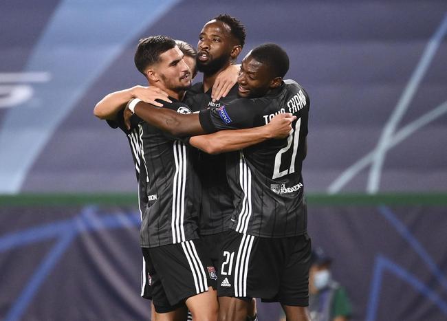 传控足球vs防守反击,传控足球与快速反击比较