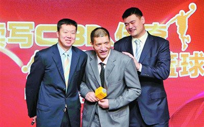 殊途同归的亚洲一流：中国篮球一路向西，日本足球一路往南