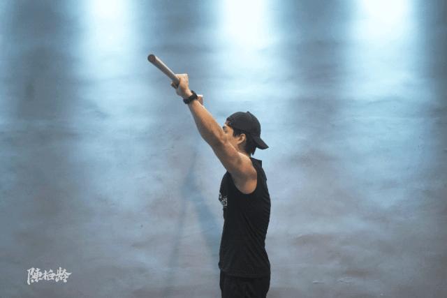 圆肩矫正动画,圆肩体态矫正训练