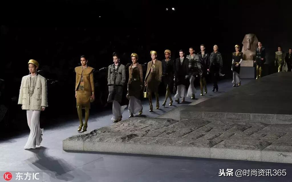 “埃及风”也刮到了时尚圈？CHANEL用金丝银线为你解答！