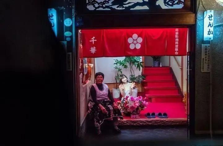 *拍偷**的照片带你看看日本*灯区红**