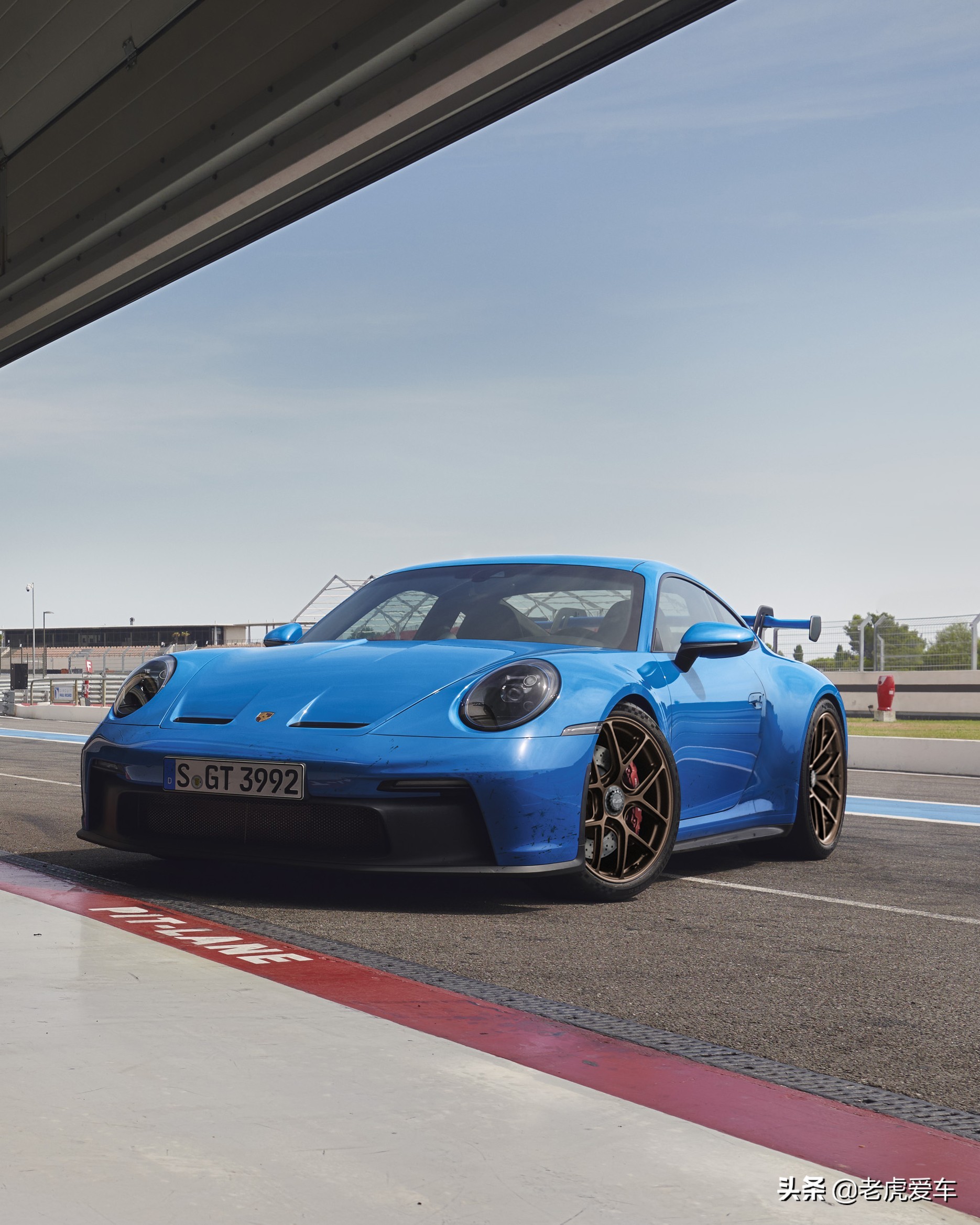 风火轮保时捷911gt3绿色改装,保时捷911轮毂升级20寸怎么改